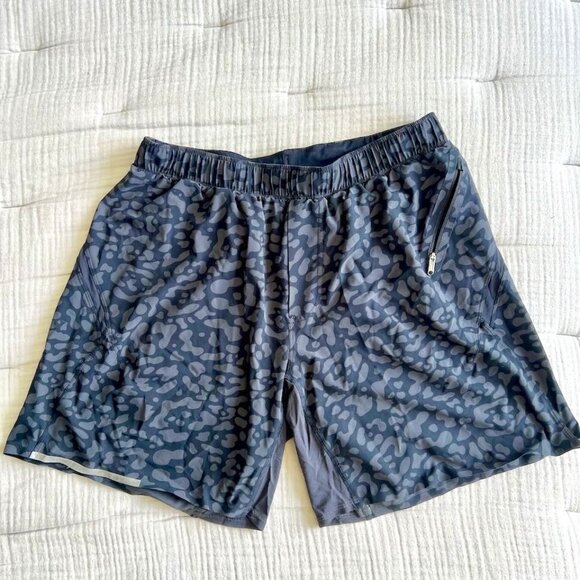 Lululemon Gray Black Leopard Print Drawstring Active Shorts - Men's L- Like New - Picture 1 of 5